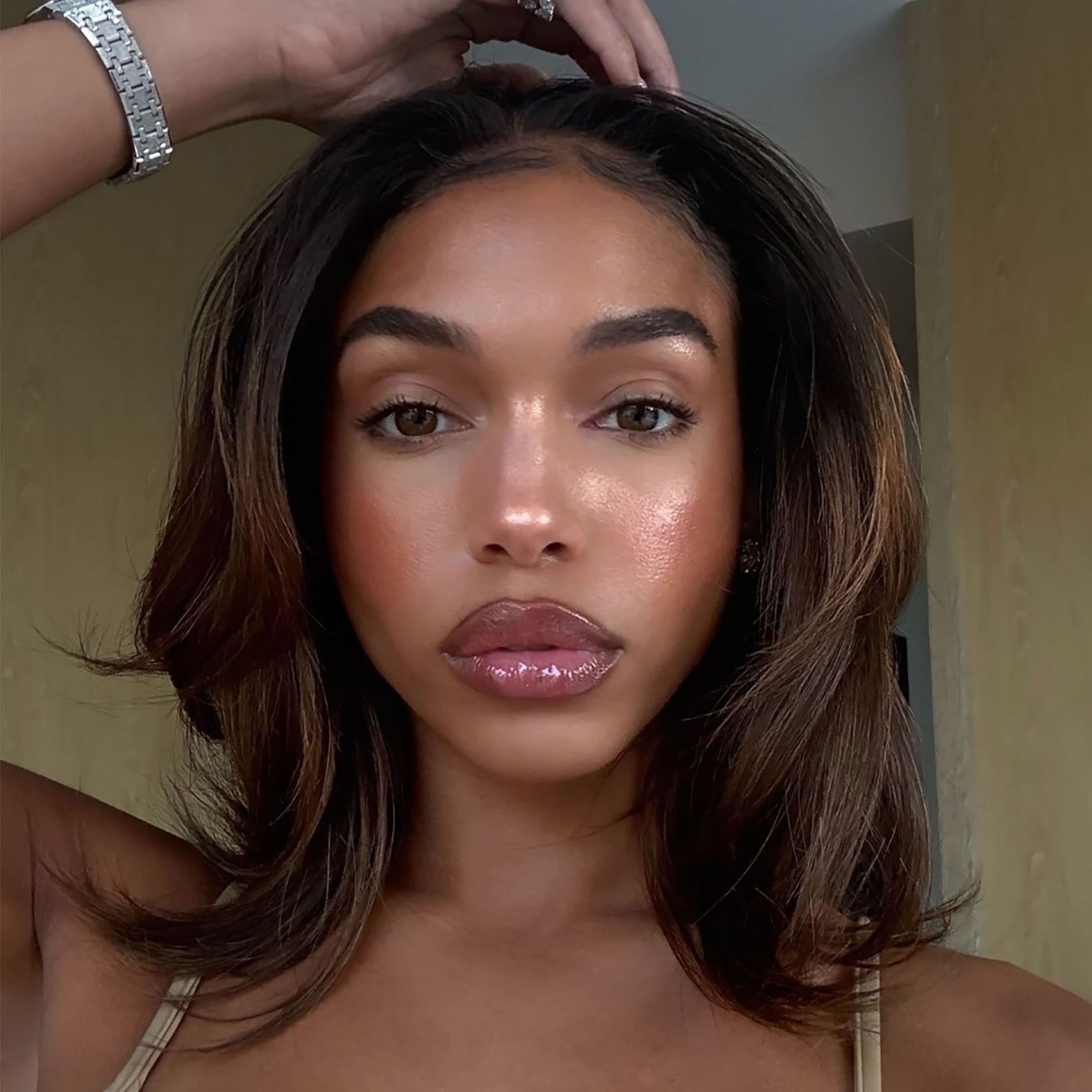 Medium Brown Collarbone Lob With Curtain Bangs Medium Brown Collarbone Lob With Curtain Bangs — Brown Hair Color