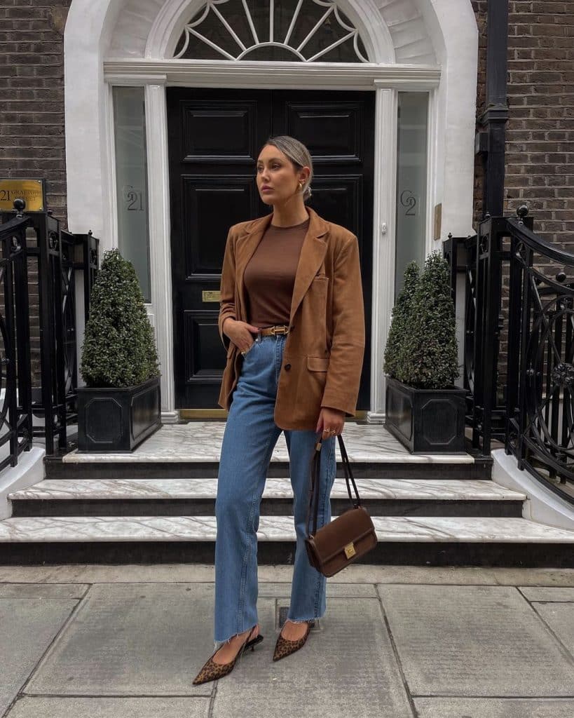 Oversized suede blazer with straight-leg jeans Oversized suede blazer with straight-leg jeans — Brown Jacket Outfit