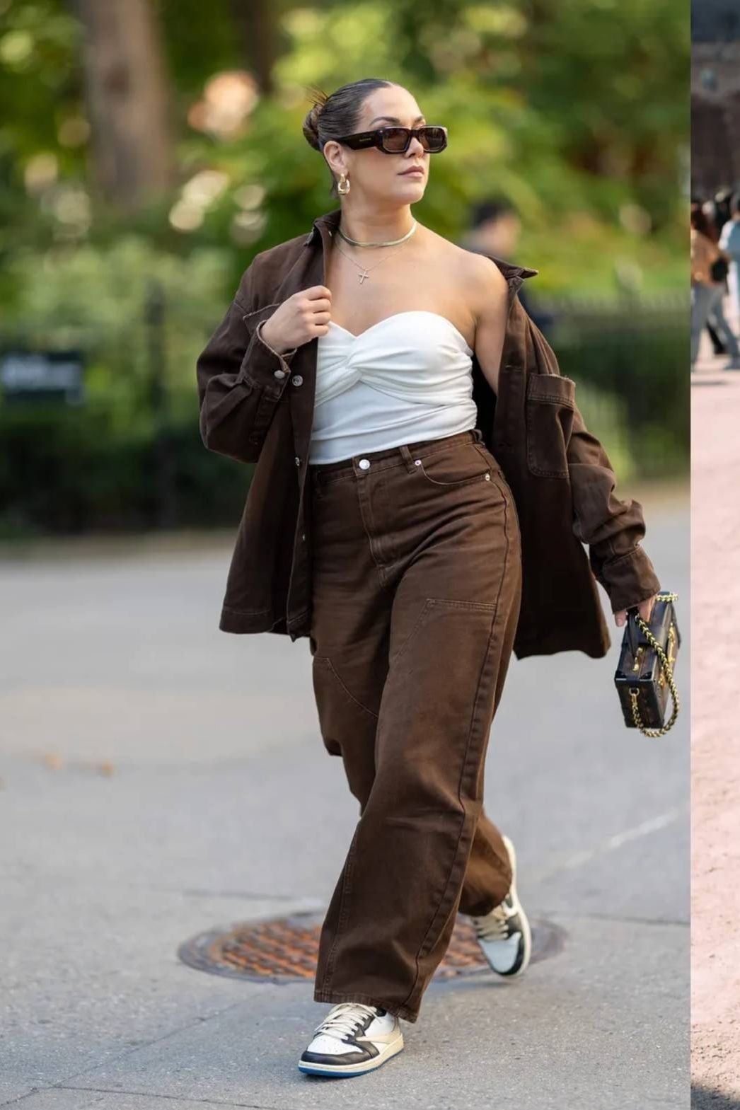 Brown wide leg jeans with a white strapless top and brown overshirt Brown wide leg jeans with a white strapless top and brown overshirt — Brown Jeans Outfits