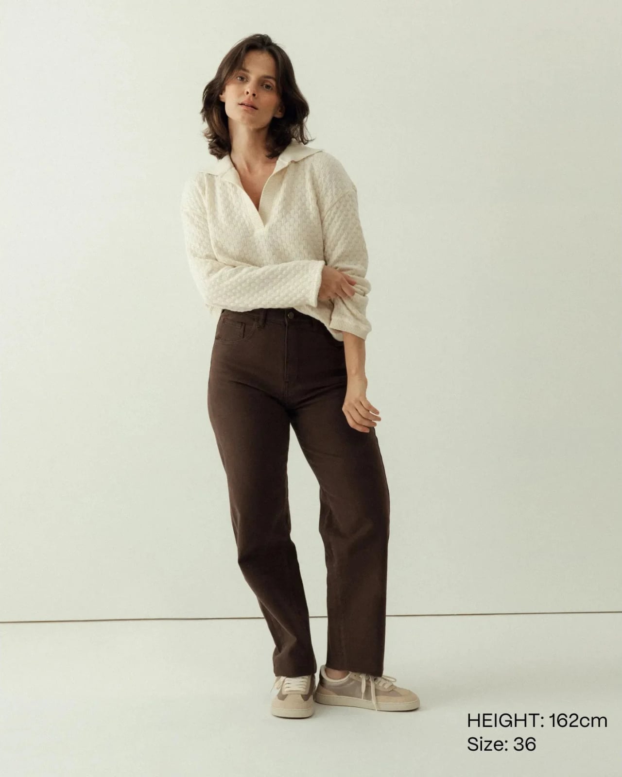 Straight leg brown jeans with cream collared knit sweater Straight leg brown jeans with cream collared knit sweater — Brown Jeans Outfits