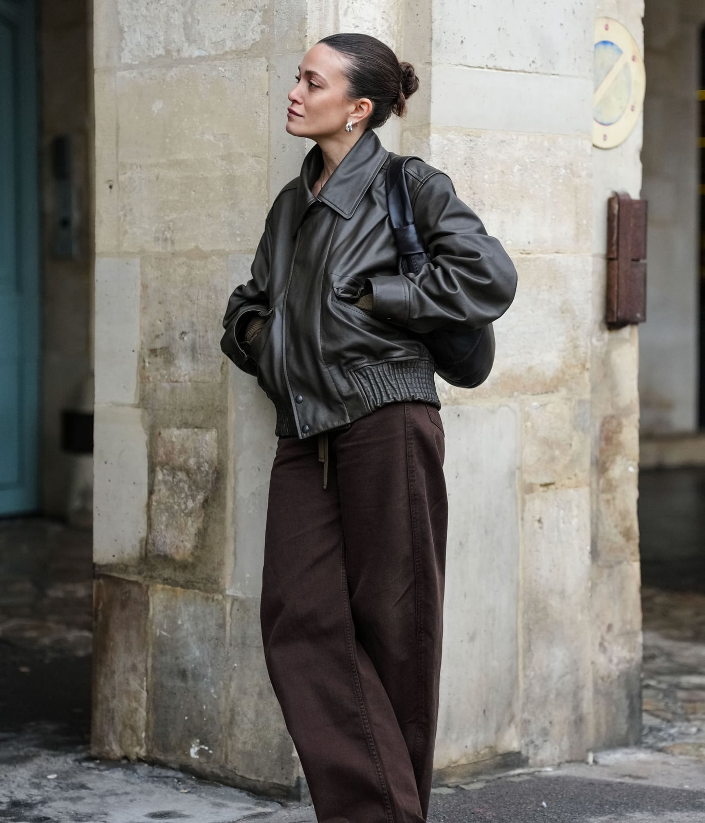Dark brown wide leg trousers with dark green leather bomber jacket Dark brown wide leg trousers with dark green leather bomber jacket — Brown Jeans Outfits