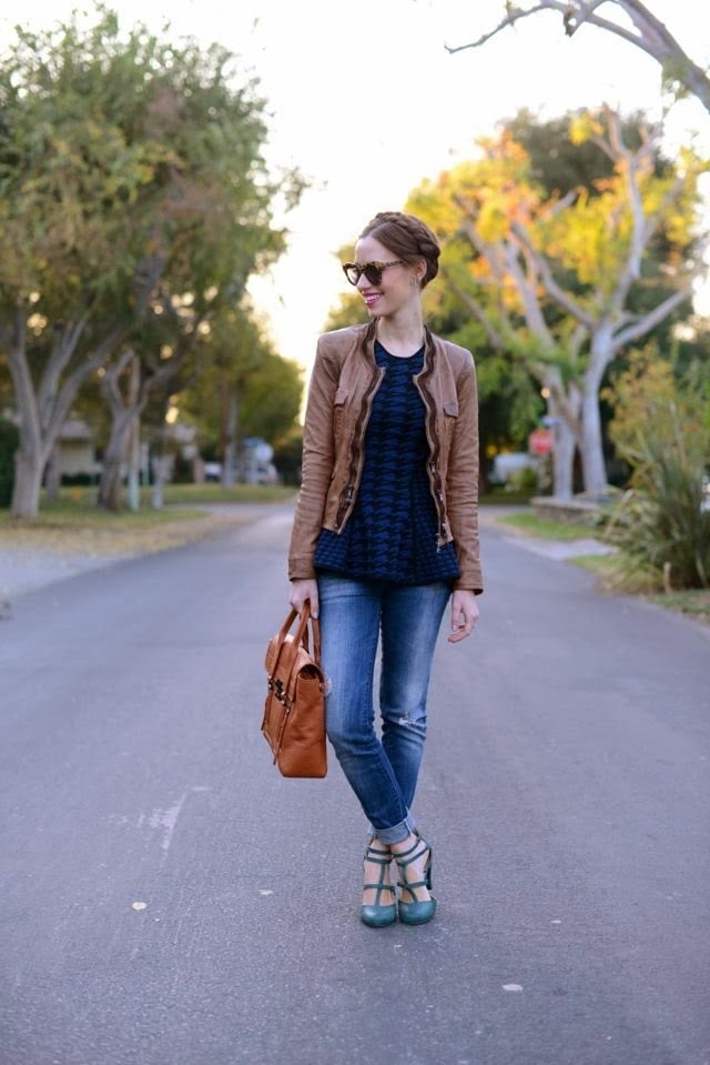 Fitted Brown Leather Jacket With Distressed Skinny Jeans Fitted Brown Leather Jacket With Distressed Skinny Jeans — Brown Leather Jacket Outfit