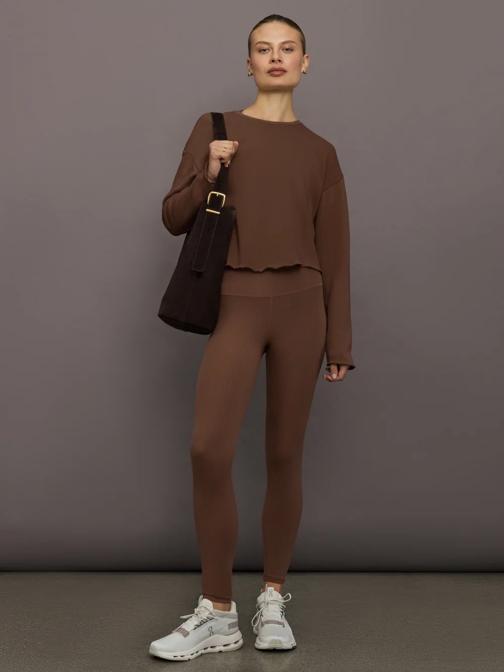 Brown ribbed leggings with a cropped long-sleeve top Brown ribbed leggings with a cropped long-sleeve top — Brown Leggings Outfit