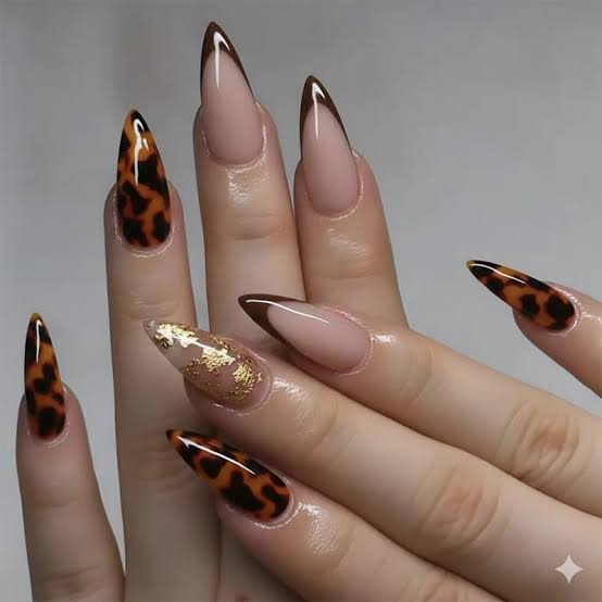 Long Stiletto Nude With Brown Animal Print Long Stiletto Nude With Brown Animal Print — Brown Nails