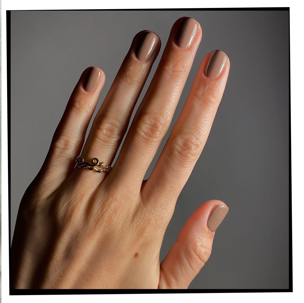 Short Square Taupe Brown Glossy Nails Short Square Taupe Brown Glossy Nails — Brown Nails