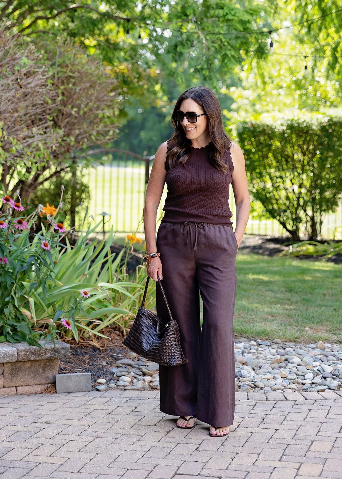 Dark Brown Linen Trousers With a Matching Knit Top Dark Brown Linen Trousers With a Matching Knit Top — Brown Pants Outfits