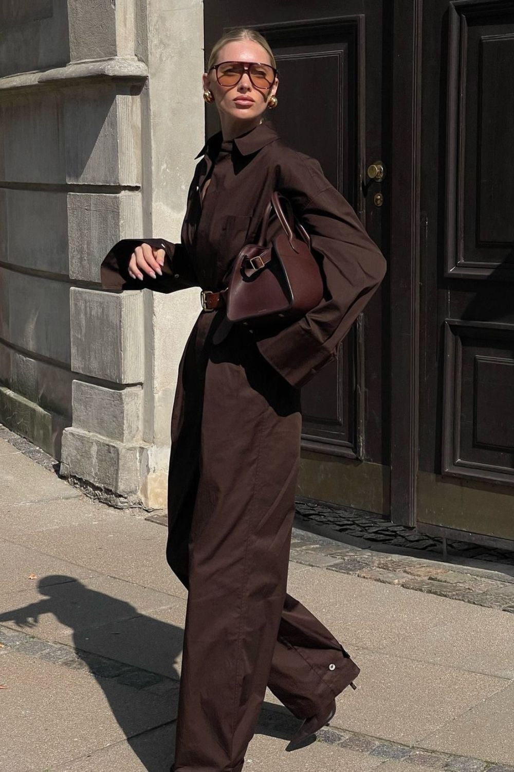 Monochromatic Brown Jumpsuit With Wide Legs Monochromatic Brown Jumpsuit With Wide Legs — Brown Trousers Outfit