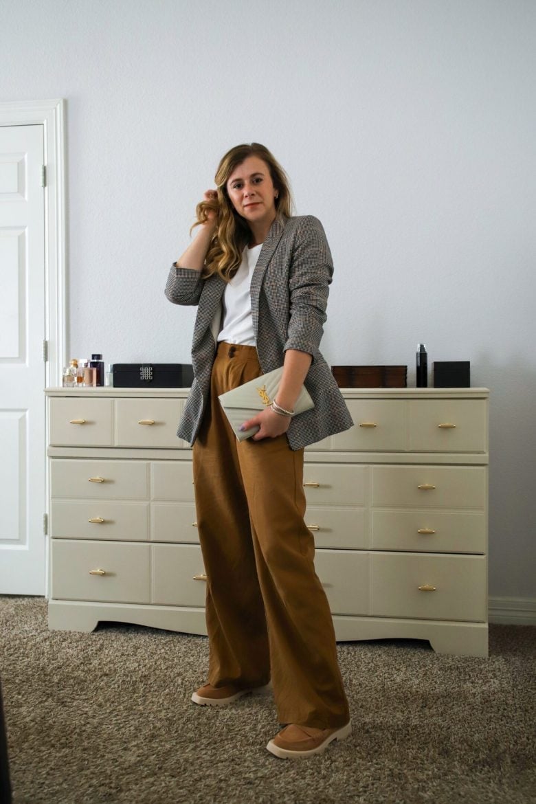 Gray Plaid Blazer With Brown Wide-Leg Trousers Gray Plaid Blazer With Brown Wide-Leg Trousers — Brown Trousers Outfit