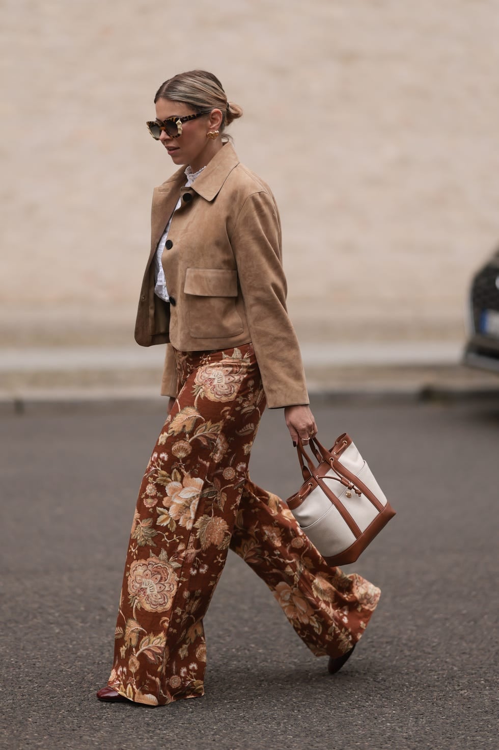 Floral Print Wide-Leg Trousers With A Suede Jacket Floral Print Wide-Leg Trousers With A Suede Jacket — Brown Trousers Outfit