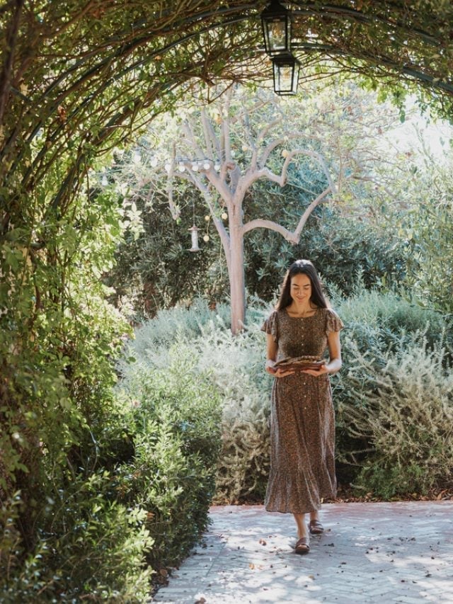 Floral Maxi Dress For A Garden Brunch Floral Maxi Dress For A Garden Brunch — Brunch Outfits