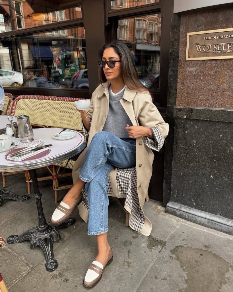 Beige Trench Coat With Straight Leg Jeans Beige Trench Coat With Straight Leg Jeans — Brunch Outfits