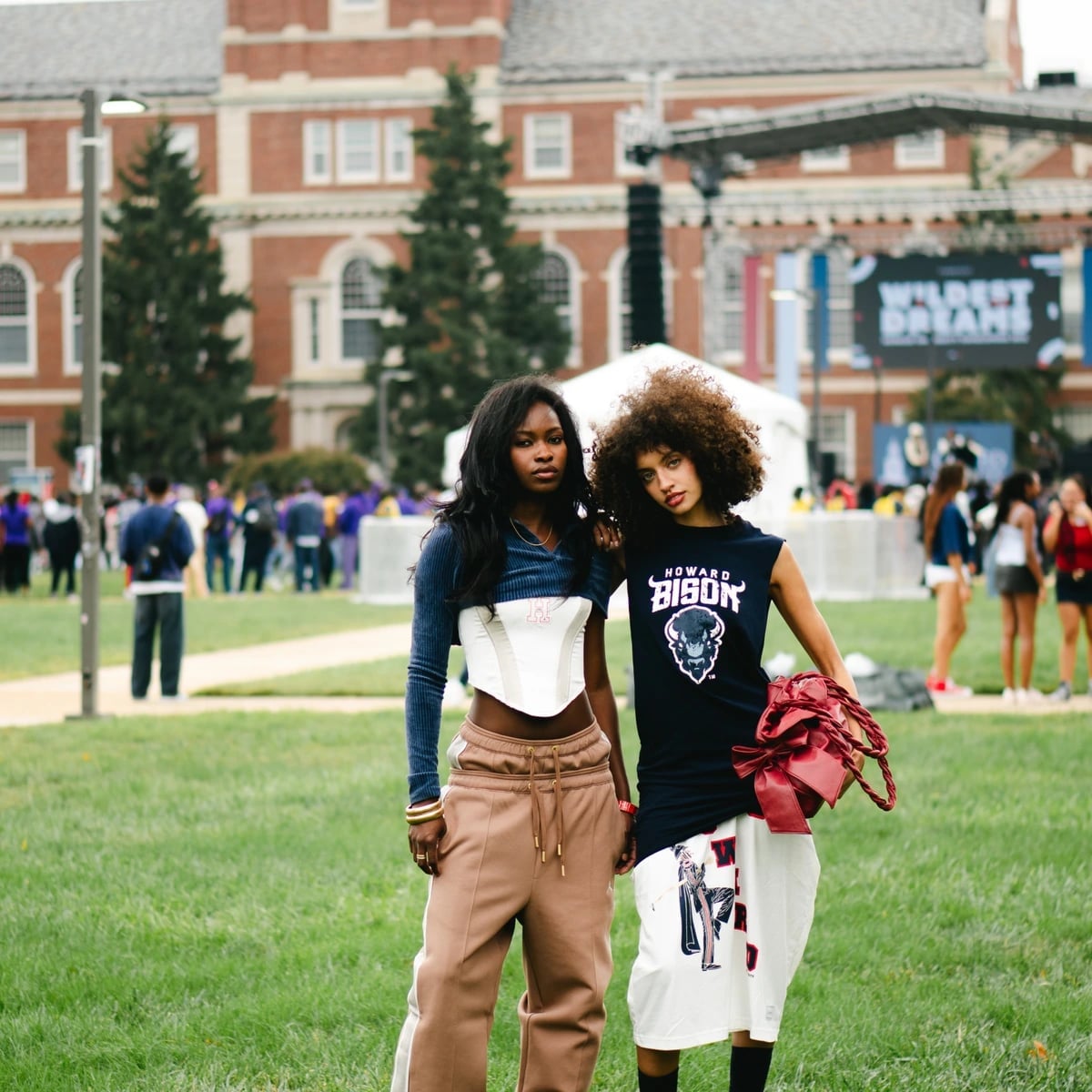 White corset top with blue long-sleeve and tan sweatpants White corset top with blue long-sleeve and tan sweatpants — Brunch Outfits Black Women