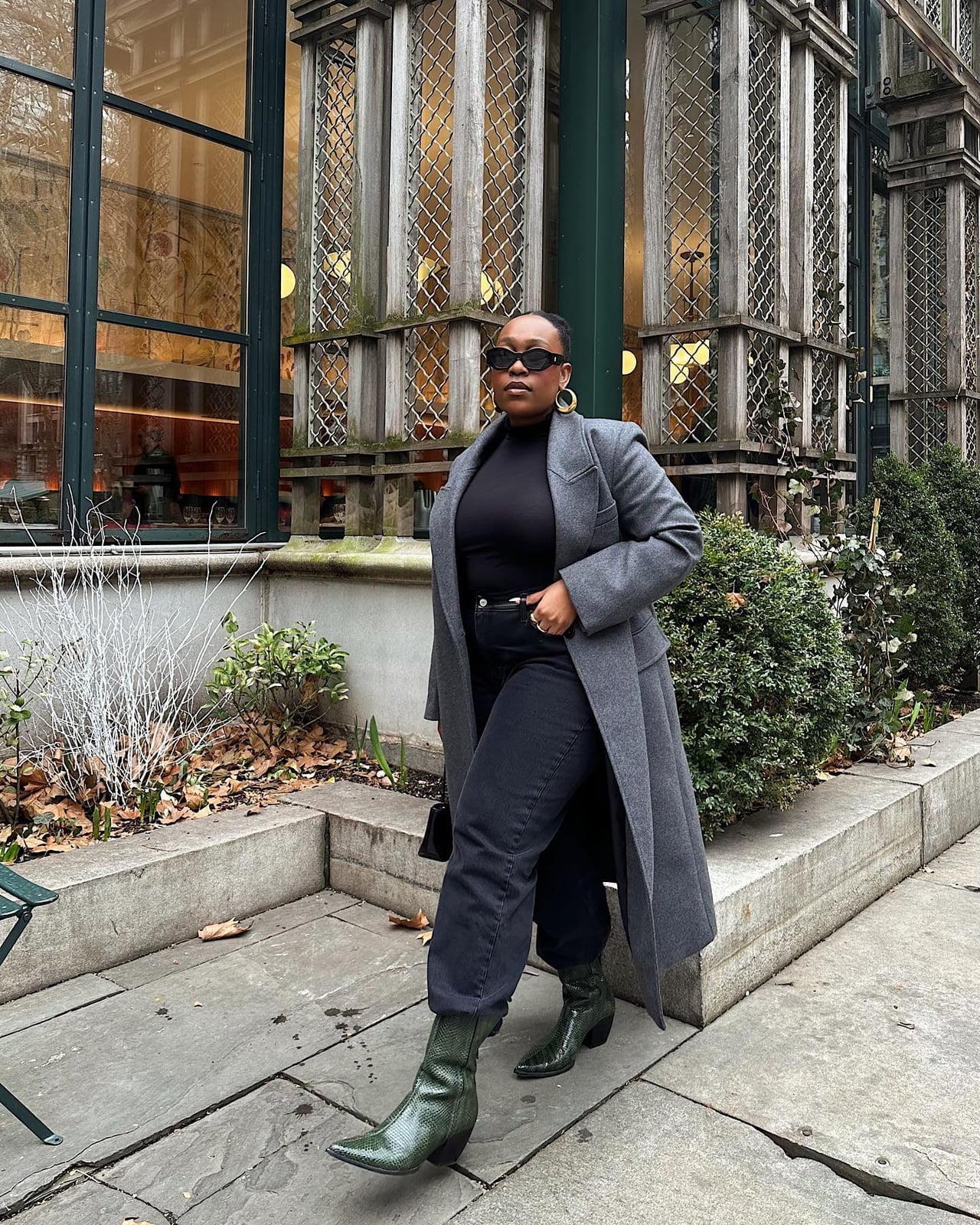 Gray wool-blend coat over black turtleneck and jeans Gray wool-blend coat over black turtleneck and jeans — Brunch Outfits Black Women