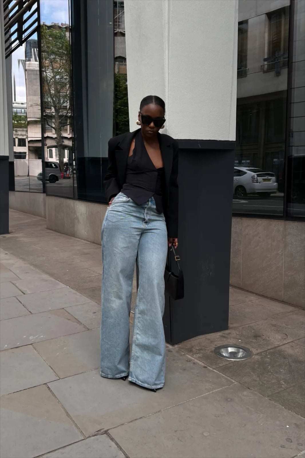 Black waistcoat and blazer over light blue jeans Black waistcoat and blazer over light blue jeans — Brunch Outfits Black Women