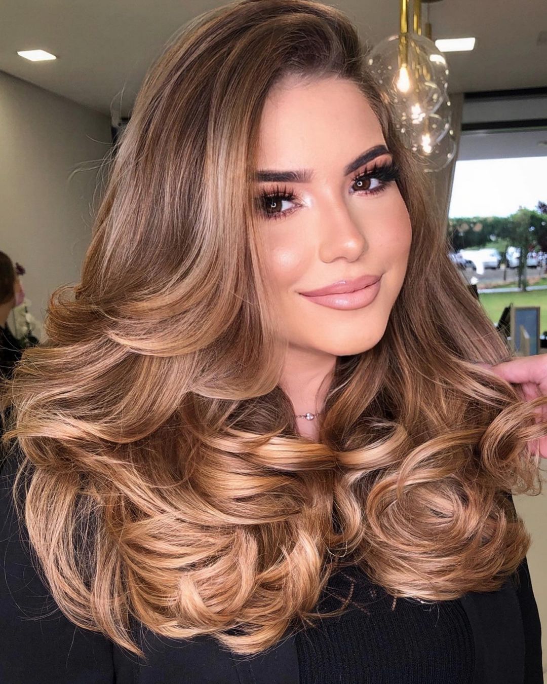 Honey Brown Base With Blonde Highlights And Curtain Bangs Honey Brown Base With Blonde Highlights And Curtain Bangs — Brunette Hair Colors