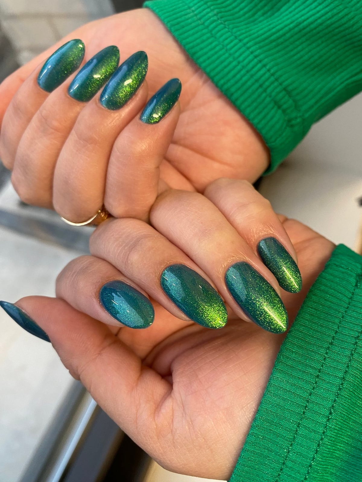 Medium Oval Teal Green Cat Eye Nails Medium Oval Teal Green Cat Eye Nails — Builder Gel Nails