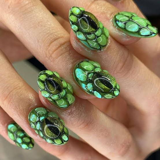 Short Almond Green Snake Scale Motif Nails Short Almond Green Snake Scale Motif Nails — Builder Gel Nails