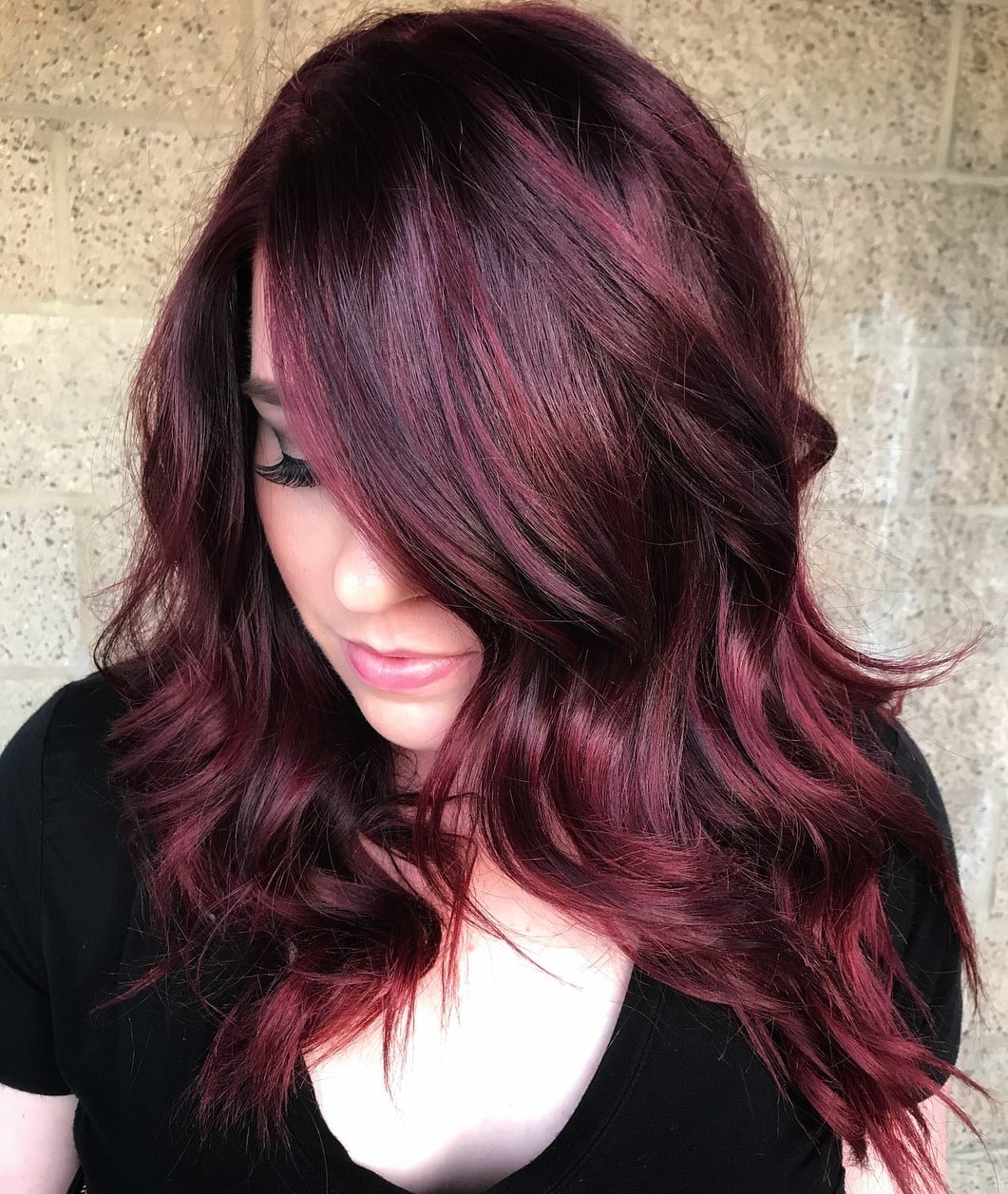 Mid-Back Burgundy With Lighter Highlights Waves, Wavy Mid-Back Burgundy With Lighter Highlights Waves, Wavy — Burgundy Highlights