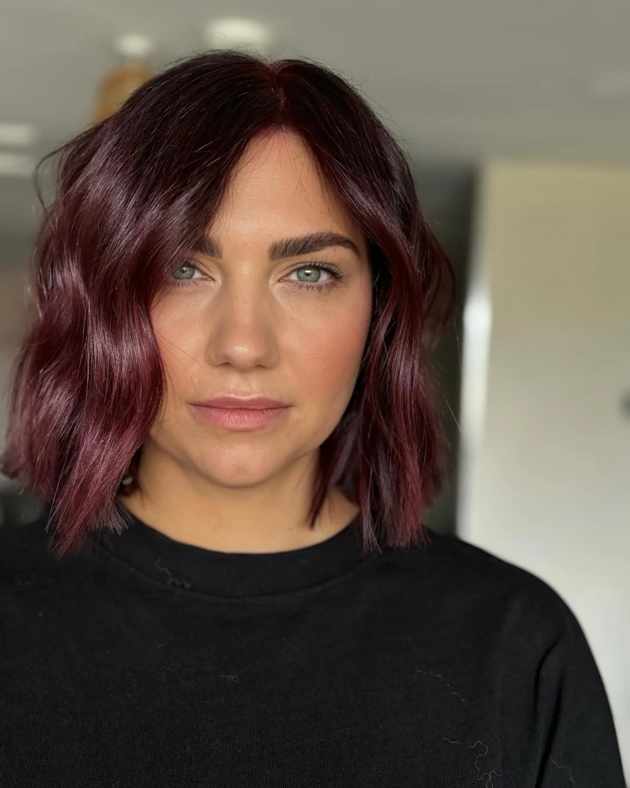 Collarbone Bob Burgundy With Subtle Highlights Collarbone Bob Burgundy With Subtle Highlights — Burgundy Highlights