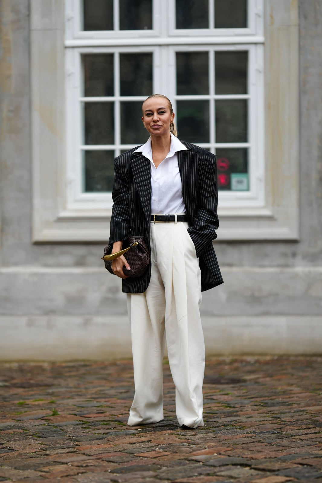 Oversized pinstripe blazer and beige trousers Oversized pinstripe blazer and beige trousers — Business Outfits