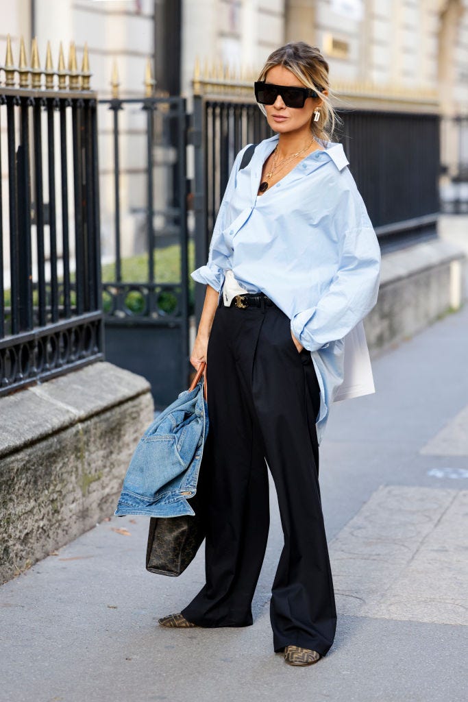 Oversized light blue shirt and black wide-leg trousers Oversized light blue shirt and black wide-leg trousers — Business Outfits