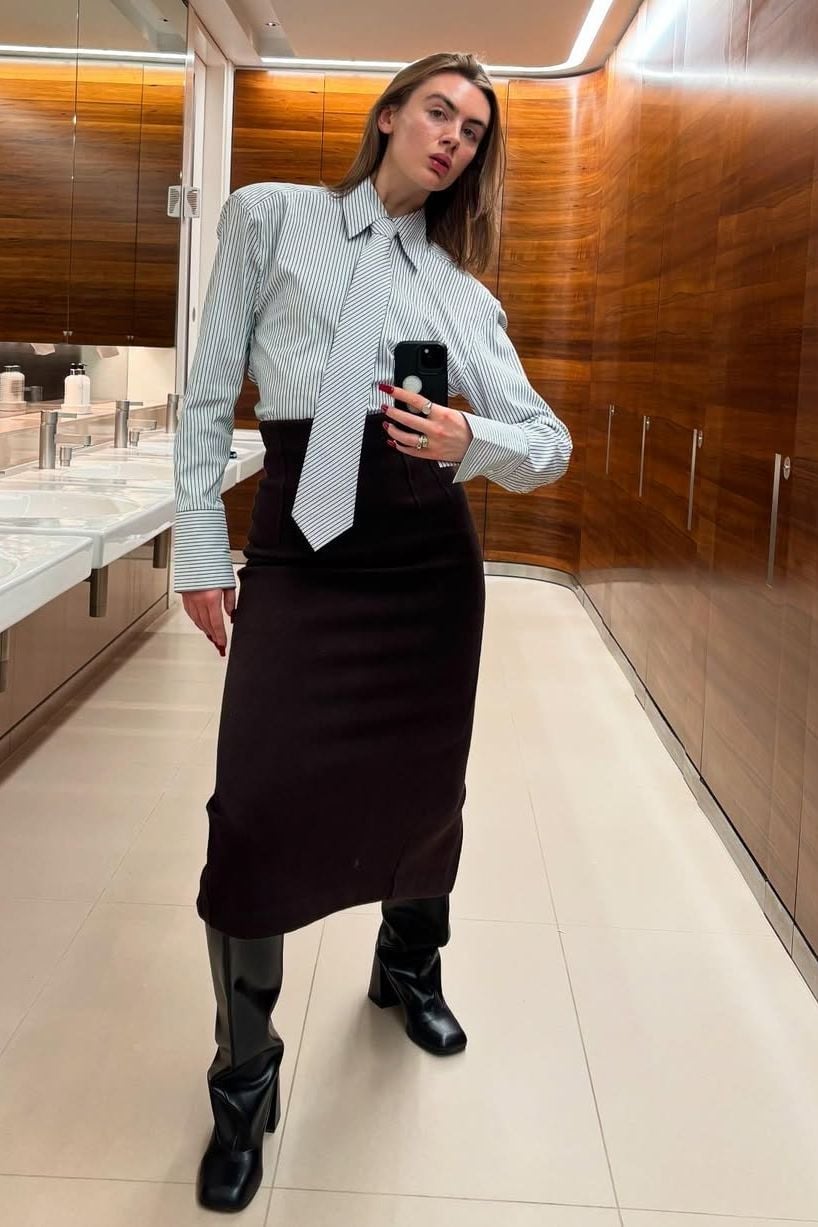 Striped Shirt With Tie And Brown Pencil Skirt Striped Shirt With Tie And Brown Pencil Skirt — Business Professional Outfits