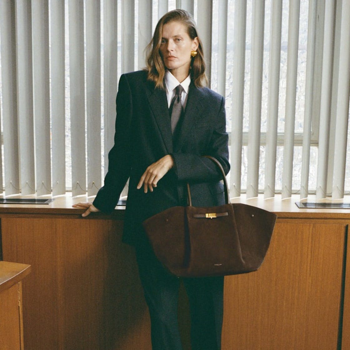 Oversized Dark Gray Blazer With White Shirt And Tie Oversized Dark Gray Blazer With White Shirt And Tie — Business Professional Outfits