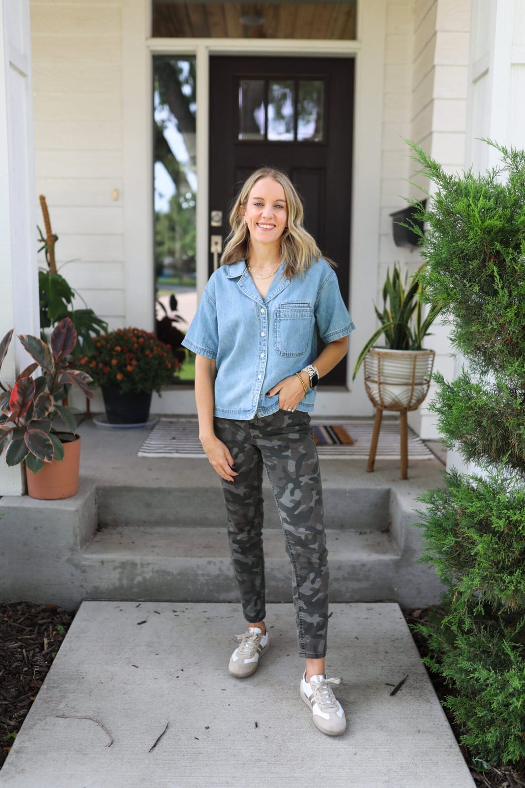Denim Shirt and Beige Sneakers Pair with Slim Camo Pants Denim Shirt and Beige Sneakers Pair with Slim Camo Pants — Camo Outfits