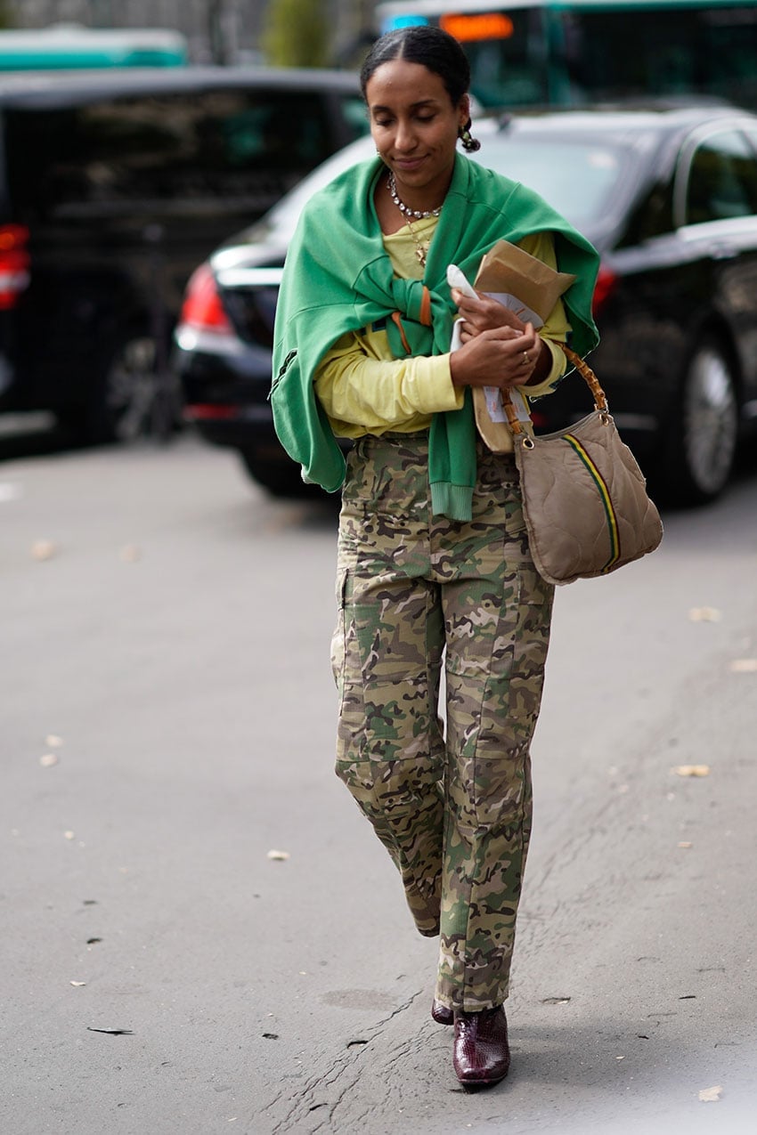 Sweatshirt Draped Over Shoulders Adds Dimension to Camo Pants Sweatshirt Draped Over Shoulders Adds Dimension to Camo Pants — Camo Outfits