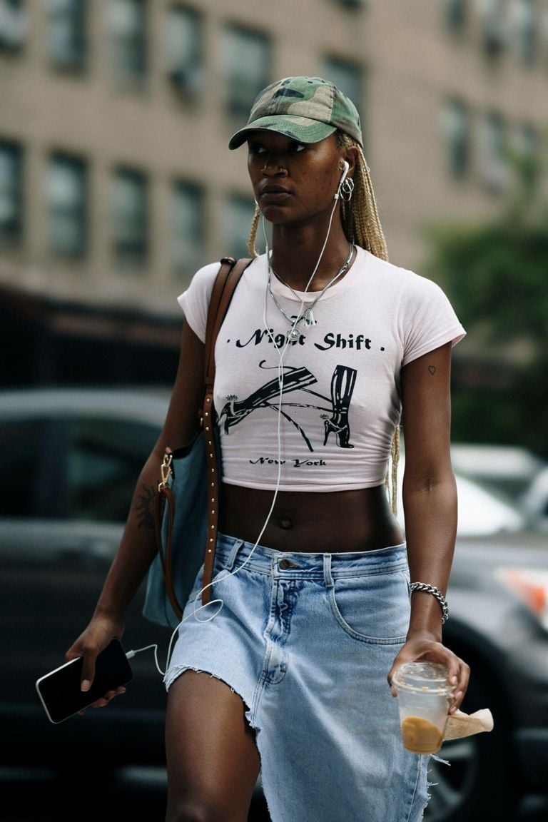 Camo Baseball Cap Tops Graphic Tee and Denim Shorts Camo Baseball Cap Tops Graphic Tee and Denim Shorts — Camo Outfits