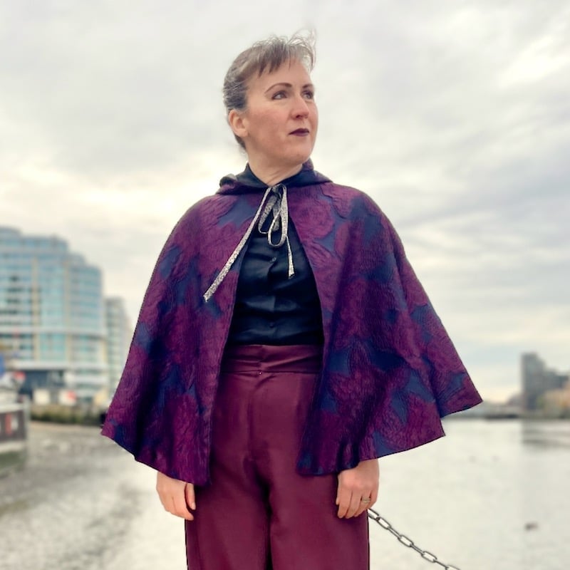 Textured purple and navy wool blend cape for autumn, Close-Up Take Textured purple and navy wool blend cape for autumn, Close-Up Take — Cape Outfits