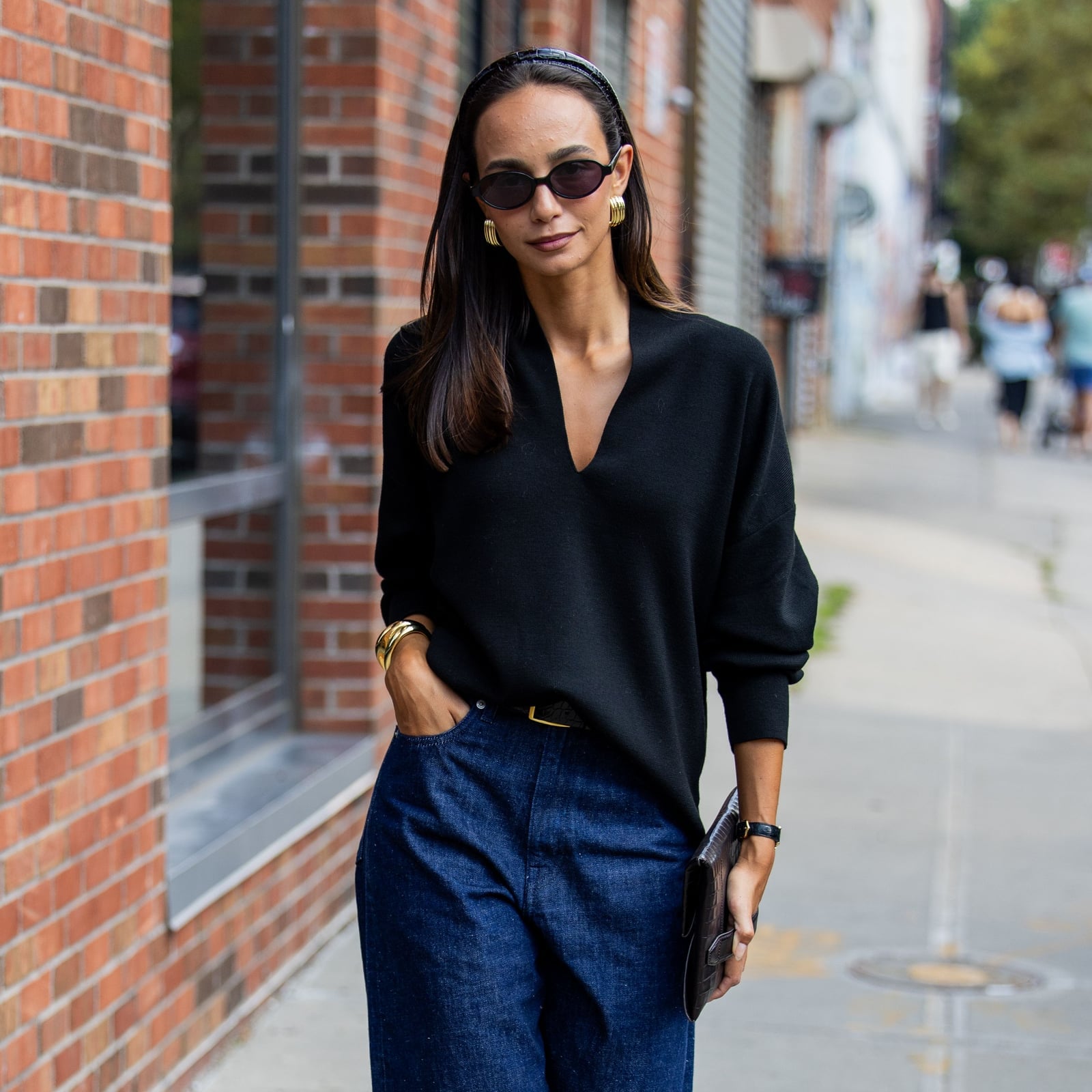 Relaxed Black Sweater With Wide Leg Jeans Relaxed Black Sweater With Wide Leg Jeans — Capsule Wardrobe