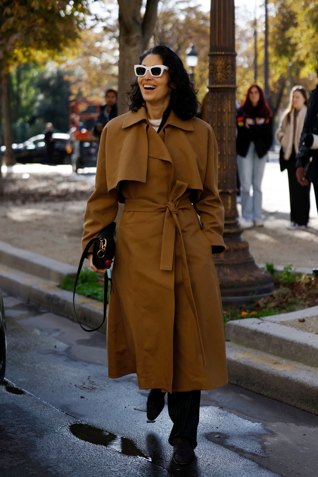 Oversized Camel Trench Coat With Black Trousers Oversized Camel Trench Coat With Black Trousers — Capsule Wardrobe