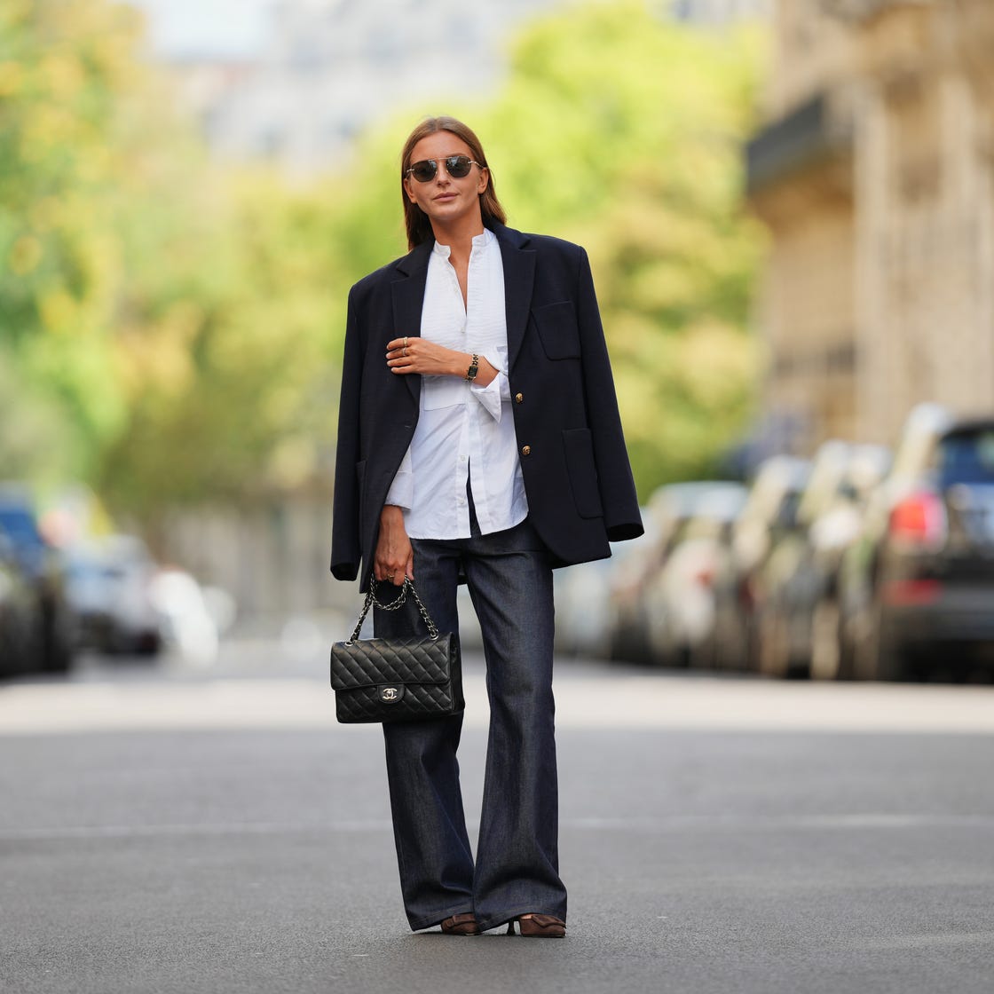 Oversized Navy Blazer Over White Shirt and Jeans Oversized Navy Blazer Over White Shirt and Jeans — Capsule Wardrobe