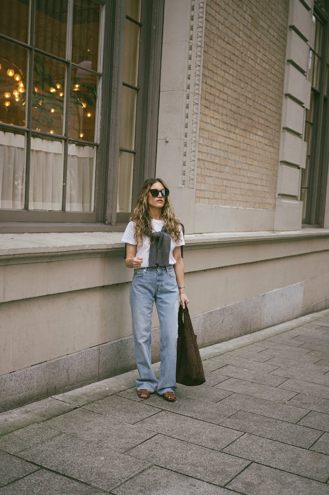 White T-shirt With Relaxed Jeans and Gray Sweater White T-shirt With Relaxed Jeans and Gray Sweater — Capsule Wardrobe