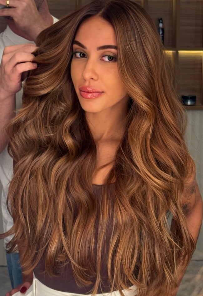 Long Wavy Hair With Caramel Highlights Long Wavy Hair With Caramel Highlights — Caramel Brown Hair