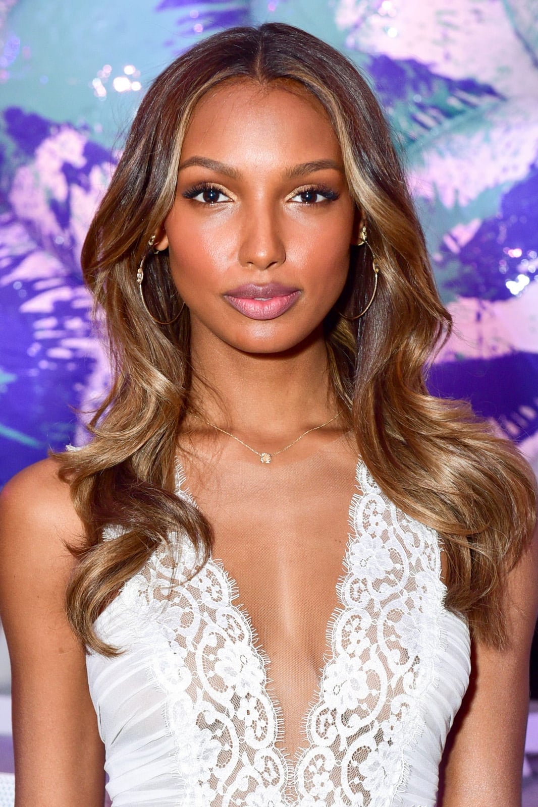 Collarbone Waves With Face-Framing Bangs Collarbone Waves With Face-Framing Bangs — Caramel Brown Hair