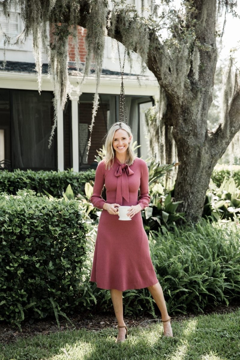 Rose pink knit dress with tie-neck detail Rose pink knit dress with tie-neck detail — Casual Church Outfit