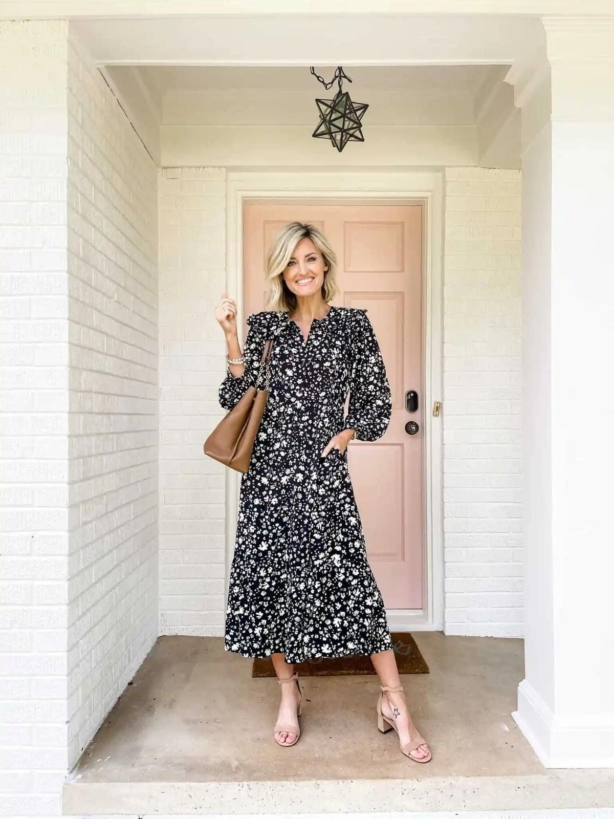Blazer and wide-leg jeans with a scarf accent Blazer and wide-leg jeans with a scarf accent — Casual Church Outfit