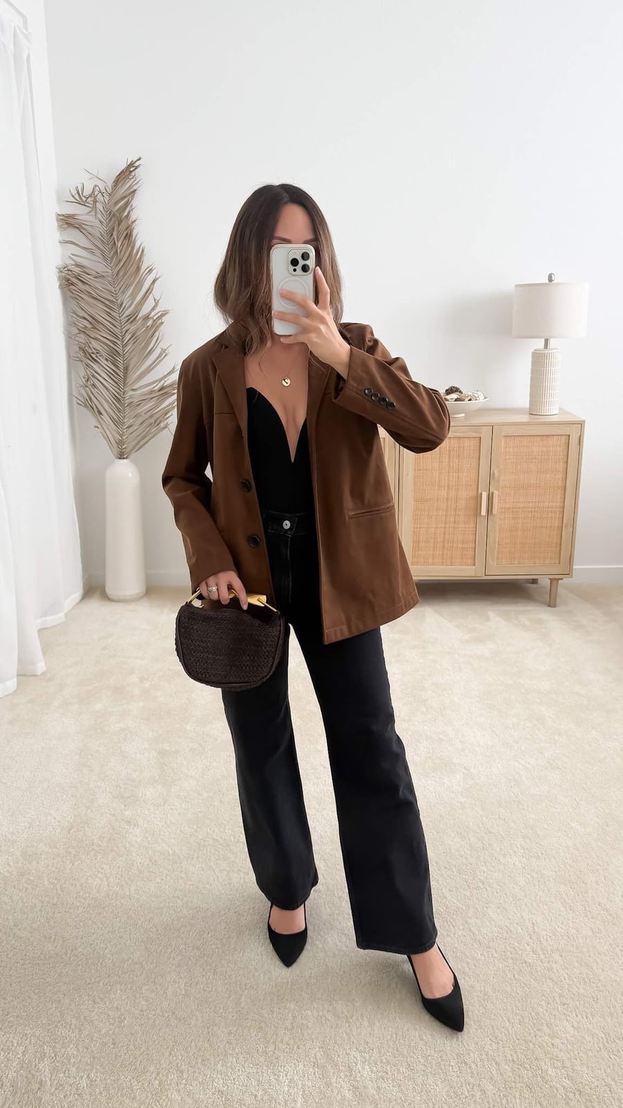 Oversized Blazer with Straight Leg Jeans, Pointed Toe Heels Oversized Blazer with Straight Leg Jeans, Pointed Toe Heels — Casual Date Night Outfit