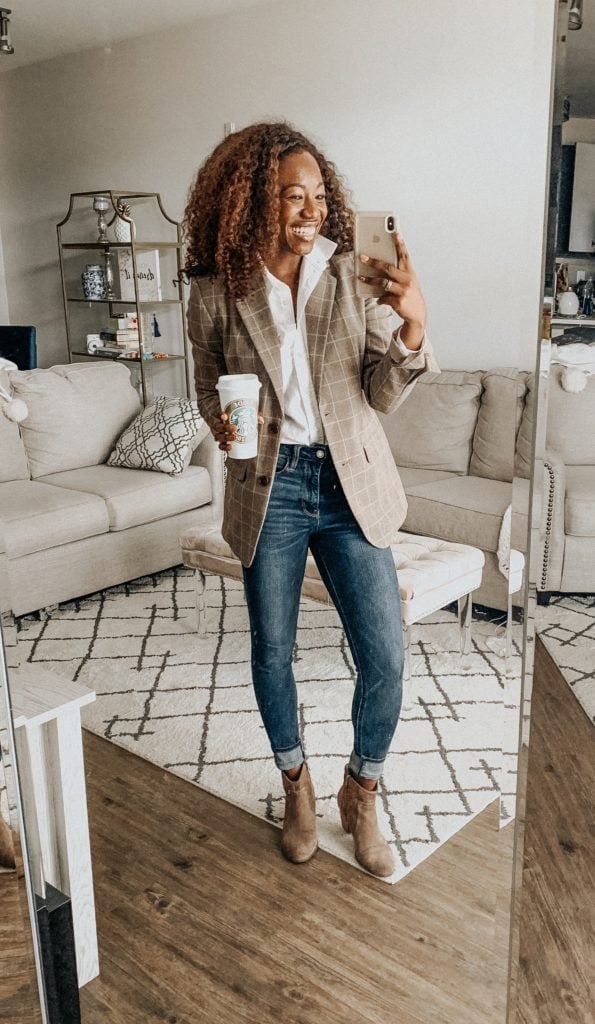 Plaid blazer over white shirt with cuffed skinny jeans Plaid blazer over white shirt with cuffed skinny jeans — Casual Work Outfits