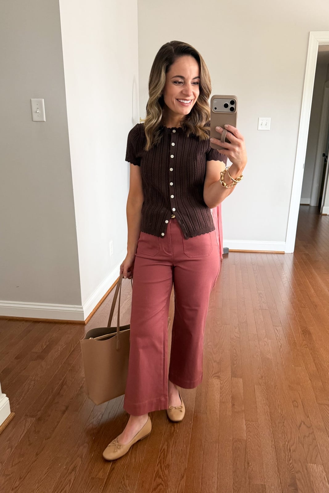 Brown cardigan with dusty rose wide-leg cropped pants Brown cardigan with dusty rose wide-leg cropped pants — Casual Work Outfits