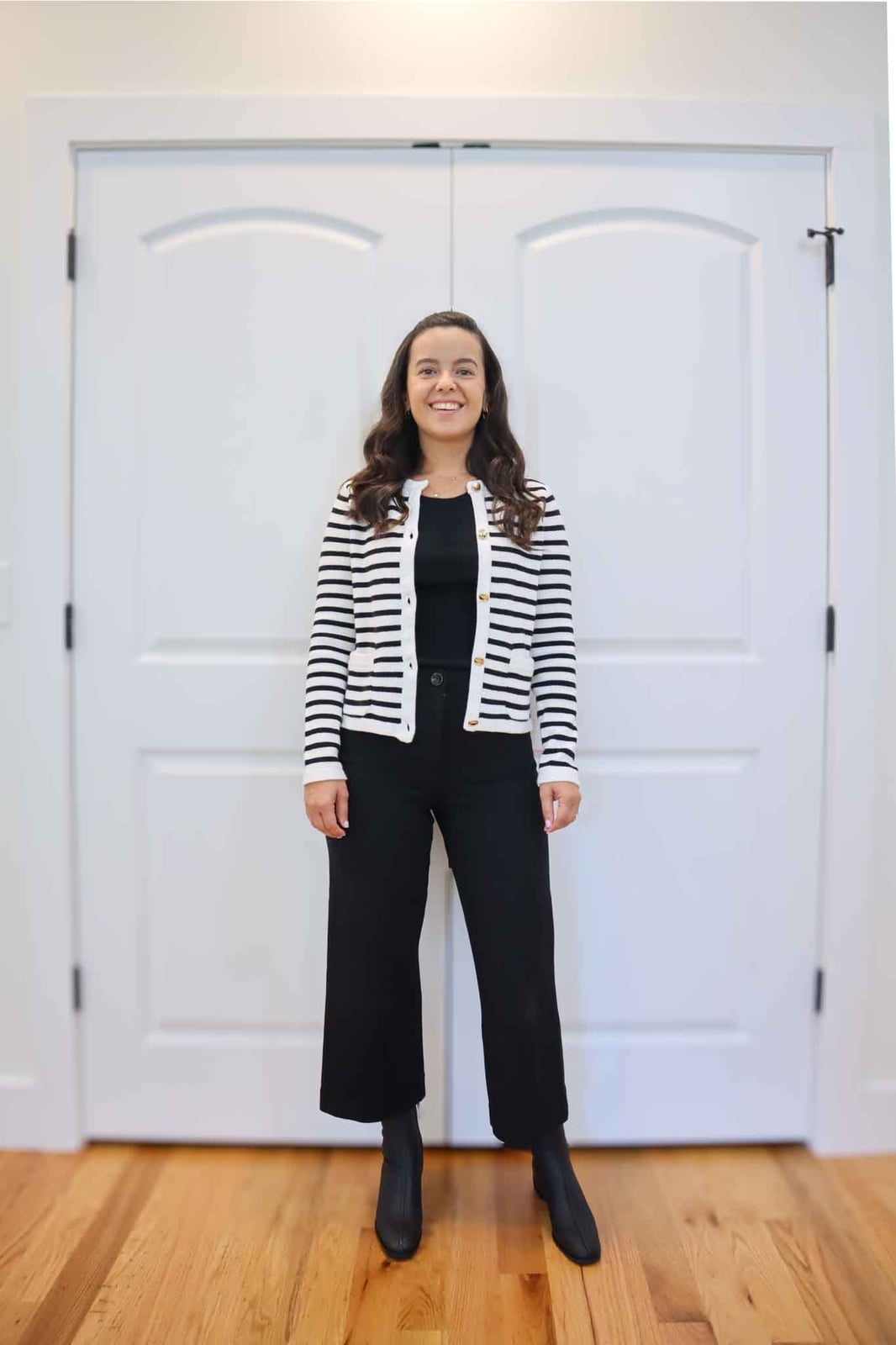 Striped cardigan over black top with cropped wide-leg pants Striped cardigan over black top with cropped wide-leg pants — Casual Work Outfits