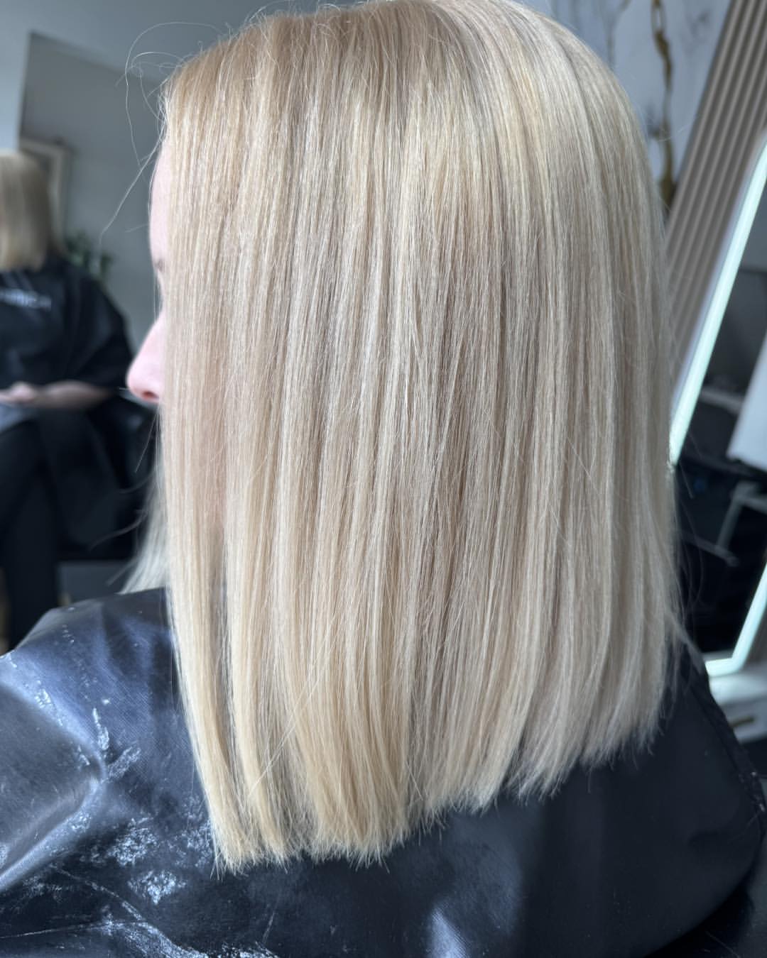 Champagne Blonde Blunt Lob With Subtle Layers