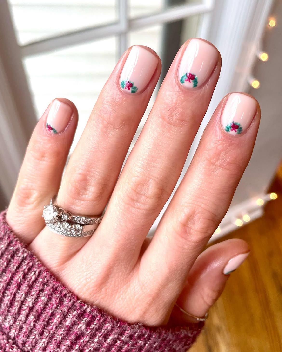 Chic Christmas Holly Accent Nails