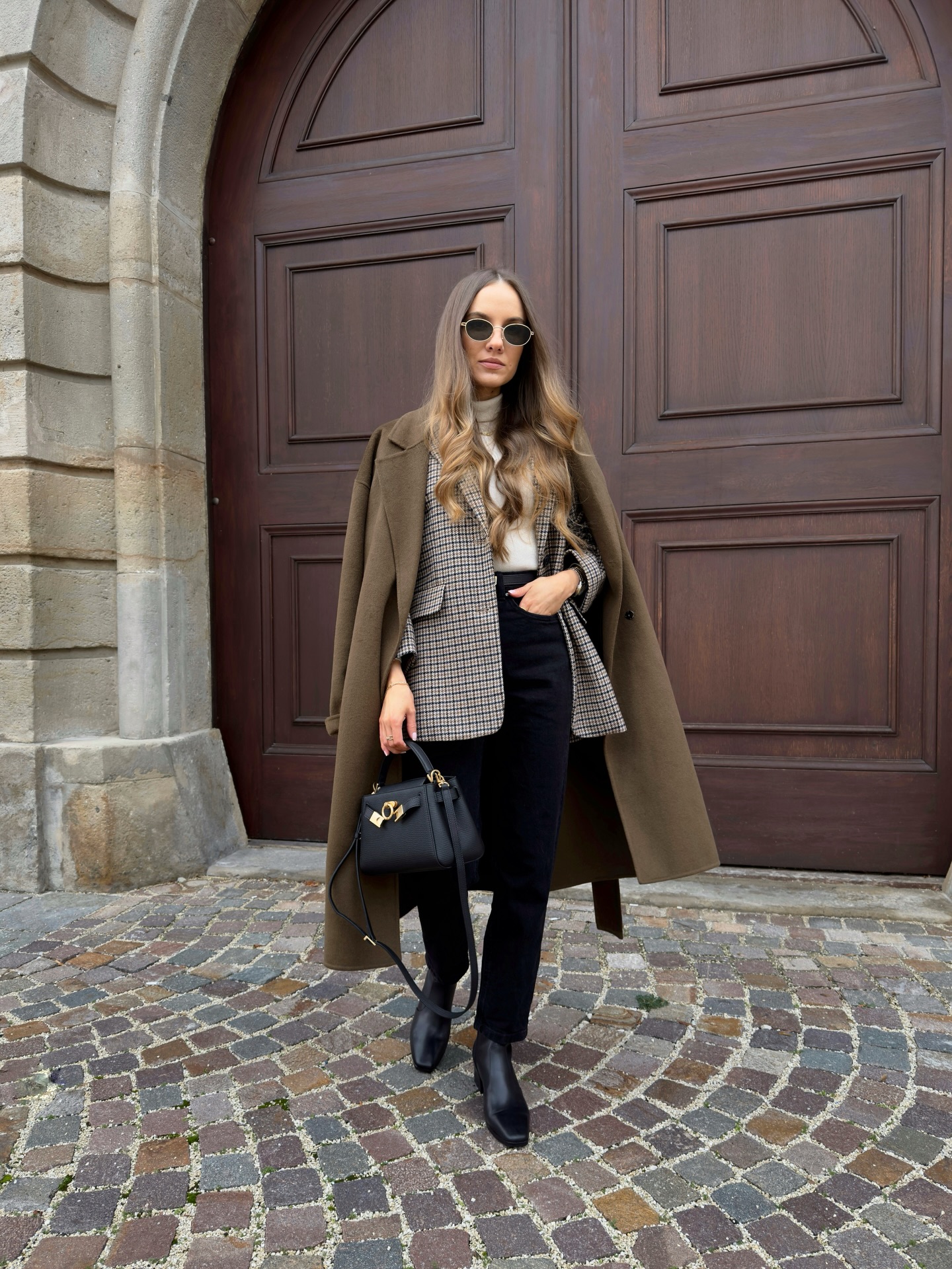 Chic Houndstooth Blazer And Olive Coat Combo
