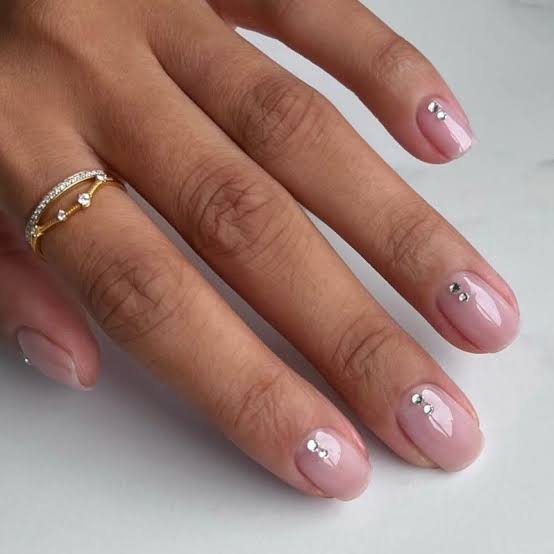 Clear Rhinestone Cluster Short Square Nails Clear Rhinestone Cluster Short Square Nails — Chic Nails