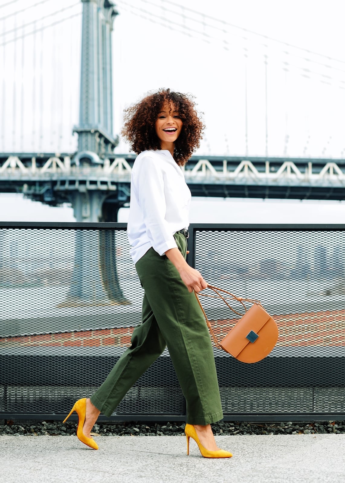 Olive green wide-leg trousers with white shirt and yellow heels Olive green wide-leg trousers with white shirt and yellow heels — Chic Style