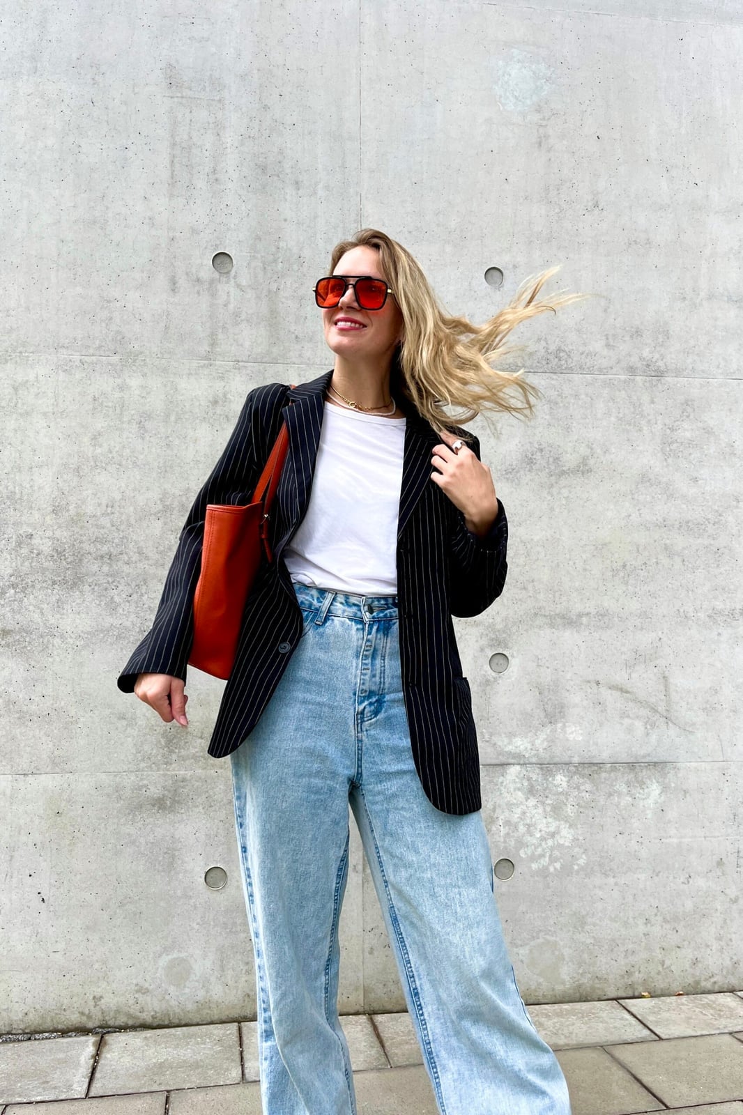 Pinstripe blazer with t-shirt and wide-leg jeans Pinstripe blazer with t-shirt and wide-leg jeans — Chic Style