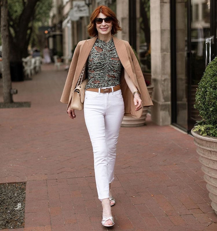 Camel blazer with patterned top and straight-leg jeans Camel blazer with patterned top and straight-leg jeans — Chic Style
